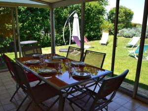 Maisons de vacances Charentaise renovee avec jardin, a 20 min d'Angouleme - FR-1-653-90 : photos des chambres