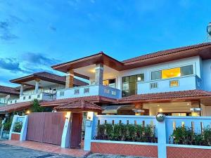 Jomtien 6BR old villa,new pool