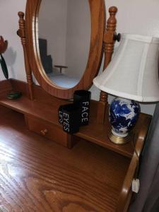 Retro 2 BR Home 6 mins to United Center with Parking