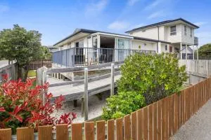 Modern 2-Bedroom Oasis Just Steps from the Beach - Clifton