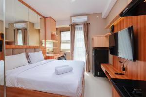 Nice and Fancy Studio at Transpark Cibubur Apartment By Travelio