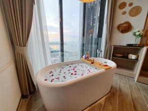 Edge Central Pattaya by Mickey