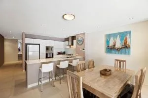 Coast Apartments 14, Apartment with 3 bedrooms and Roof top pool - Morisset