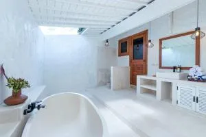 Executive deluxe room at kanna seafront estate - كوبو