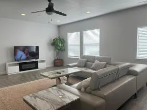 Modern Town House, Five-Star Home - Драпер