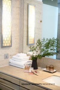 Seaside Serenity Residence - 2 BR Apartment with Beach Access