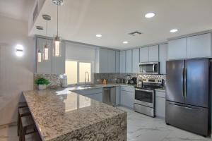 Spectacular Beachfront 5 bedroom Home V13 Playa Azul Resort