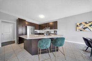 Lavish Home on Hamilton Mountain