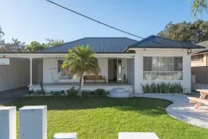 Pacific Paradise - 4 Bedroom House Central Coast - Berkeley Vale