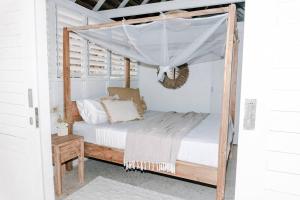 Rote White House - Secluded 4BR Coastal Haven