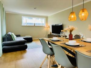 Moderne Wohnung mit Vollausstattung und Terrasse I Parkplatz I 3 Schlafzimmer I 8 Schlafplätze