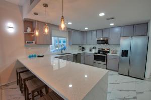 Spectacular Beachfront 4 bedroom Home, Villa12