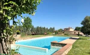 ISA - Luxury Resort with swimming pool immersed in Tuscan nature, apartments with private outdoor area with panoramic view - Сіналунґа