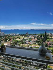 Art Under the Clouds 32nd floor sea view SuperHost