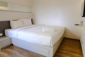 Homey 1BR at Apartment Parahyangan Residence By Travelio