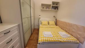 Away from Crowds, Near to Center - Vaskapu Apartment