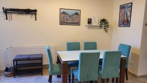 Away from Crowds, Near to Center - Vaskapu Apartment