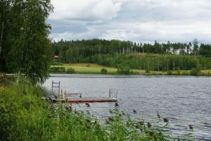 Tranquil Lakeside Cottage Retreat i Garpenberg
