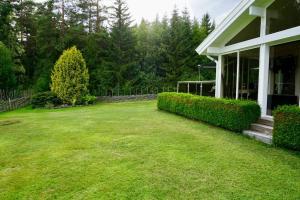 Tranquil Lakeside Cottage Retreat i Garpenberg