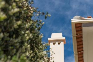 GuestReady - City & Beach Garden Home