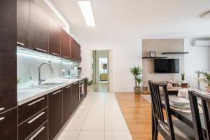 Home of Serenity - 2 BDR, free parking and terrace