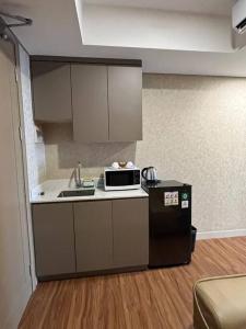 Shanghai Room Gold coast studio netflix sofabed