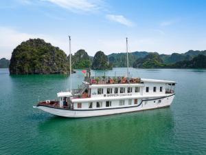 Hera Classic Boutique Cruise