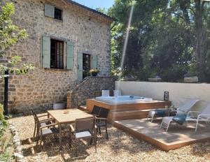 Mas du moulin neuf, holidayhome with private garden and jacuzzi