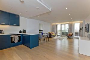 Kings Cross 2 Bed with City Views, AC, Balcony