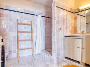 Maisons de vacances Holiday Home Maison de Village Les Ormeaux by Interhome : photos des chambres