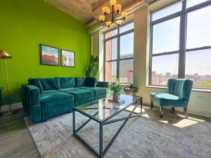 Central 2BR South Loop Location with Optional Parking & Gym Access Near McCormick Place, Shedd Aquarium & Navy Pier