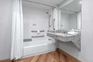 Baymont by Wyndham Austin University Area