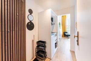 D52 - DAS BUSINESSAPARTMENT --- 2 Minuten vom Flughafen entfernt