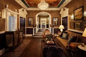 Graduate by Hilton Evanston - Howard District