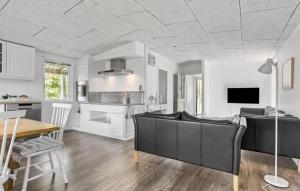 3 Bedroom Lovely Home In Skjern