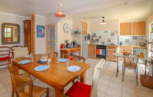 Stunning Home In La Baume-De-Transit