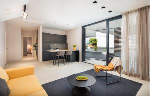 2 Bedroom Lovely Apartment In Betina 