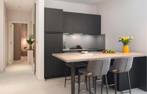 2 Bedroom Lovely Apartment In Betina 