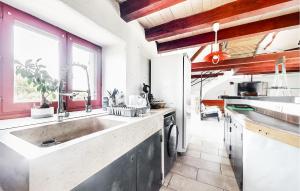 Maisons de vacances 4 Bedroom Pet Friendly Home In Carlucet : photos des chambres