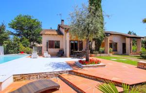Maisons de vacances Awesome Home In Meyzieu : photos des chambres