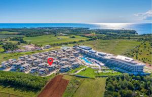 Awesome Home In Crveni Vrh With Wifi 