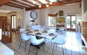 Awesome Home In Meyzieu