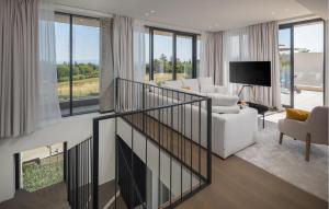 Awesome Home In Crveni Vrh With Wifi