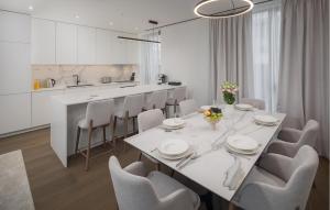 Awesome Home In Crveni Vrh With Wifi