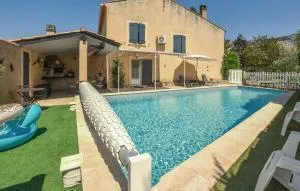 Beautiful Home In Les Taillades - Plan-dʼOrgon