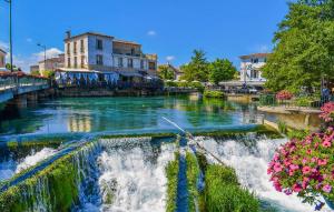 Maisons de vacances Beautiful Home In Les Taillades : photos des chambres