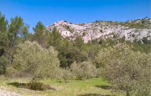 Maisons de vacances Beautiful Home In Les Taillades : photos des chambres