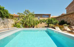 Maisons de vacances Gorgeous Home In Thezan-Des-Corbieres : photos des chambres