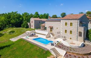 Awesome Home In Brajkovici With Sauna