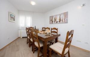 5 Bedroom Lovely Home In Kucine 